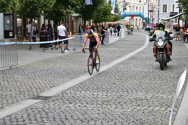 亚诺自己的 亚诺自己的